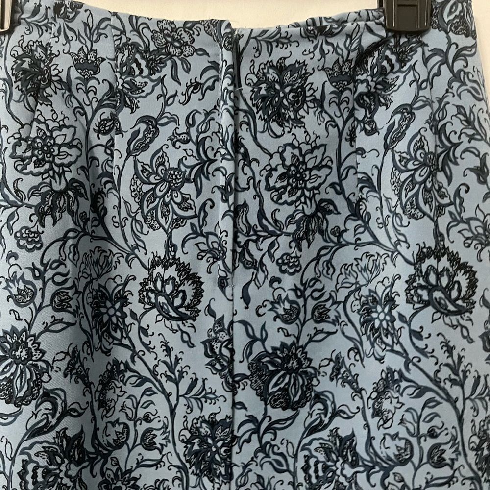 🟢Sag Harbor Blue Floral Paisley Skirt Size 4P - Picture 2 of 7